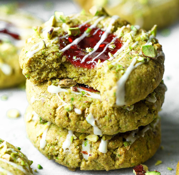 Cookie de Pistache com Geléia de Mirtilo